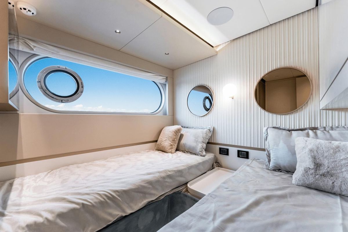 2023 Azimut 82 