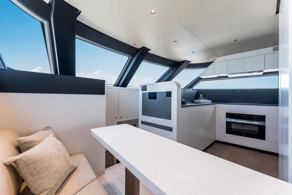 2023 Azimut 82 