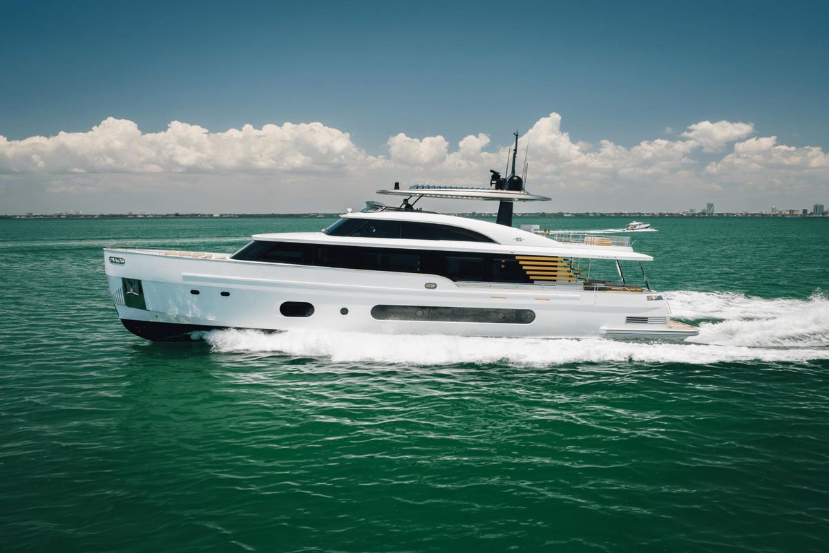 2023 Azimut 82 