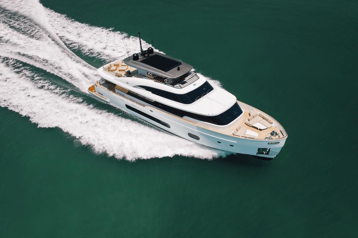 2023 Azimut 82 