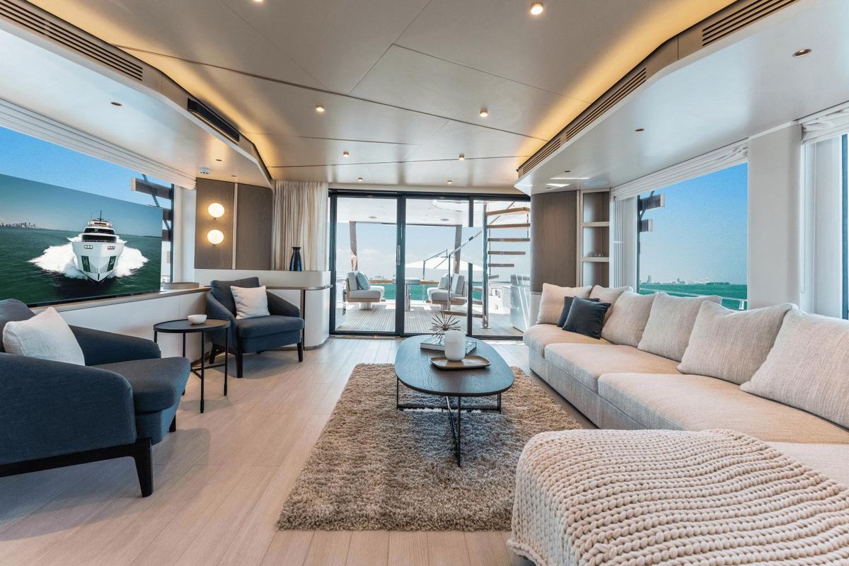 2023 Azimut 82 