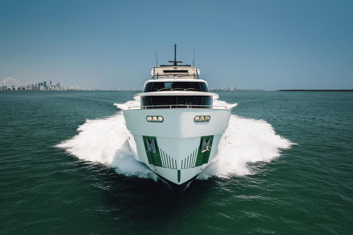 2023 Azimut 82 
