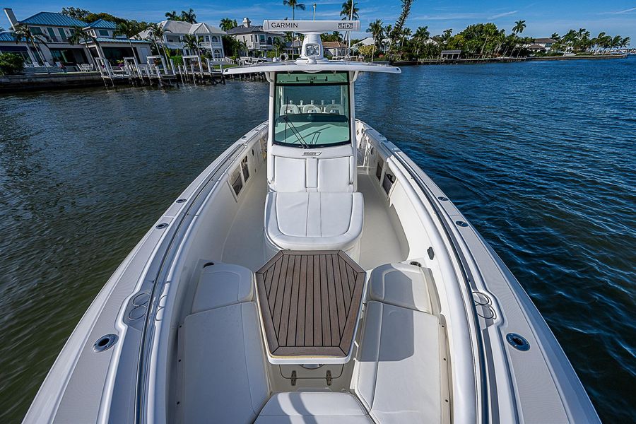 2016 Boston Whaler 350 Outrage