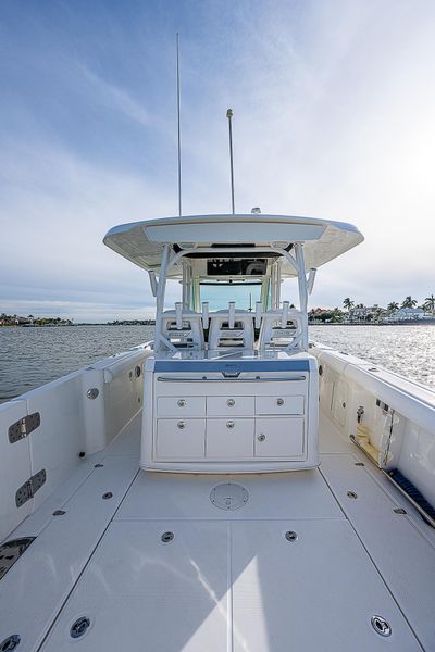 2016 Boston Whaler 350 Outrage