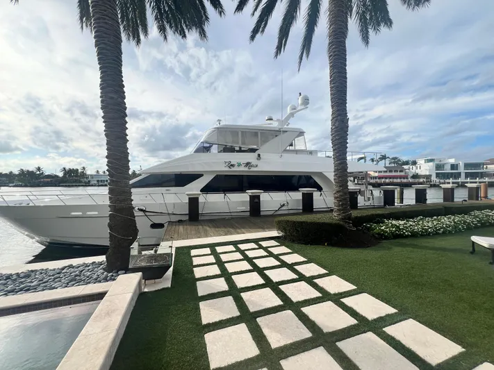 Roxy Maria Yacht Photos Pics 