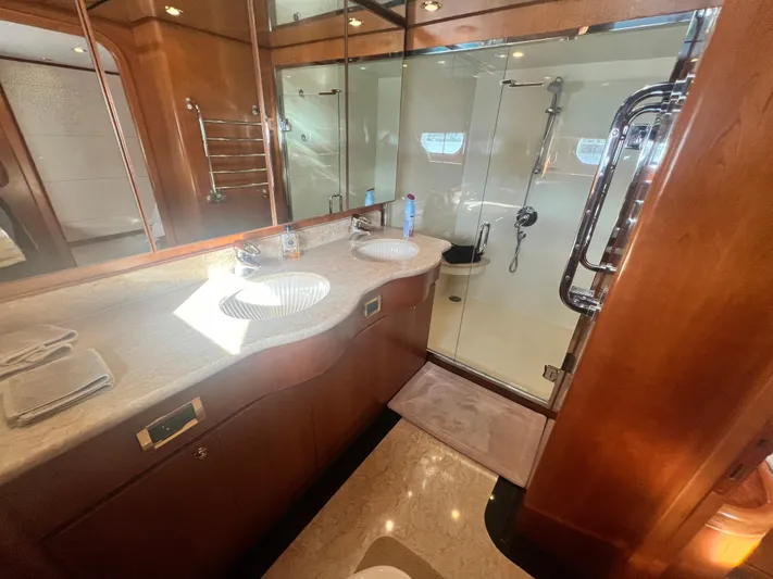 Roxy Maria Yacht Photos Pics 