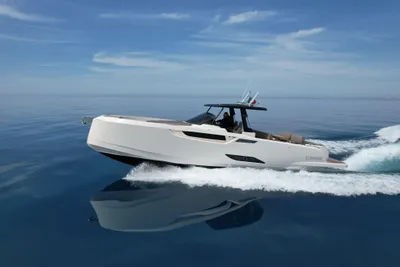 2024 Cayman Yachts 400WA