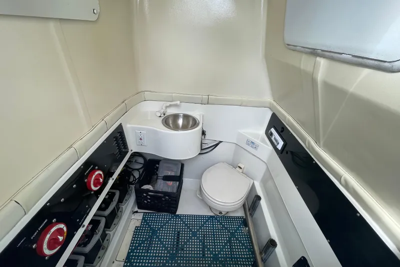  Yacht Photos Pics 2003 Hydra-Sports Vector 3300 CC cabin with sink and toilet.