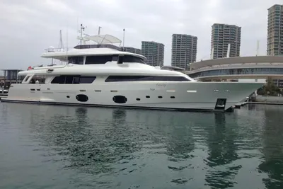 Custom Line Navetta 33