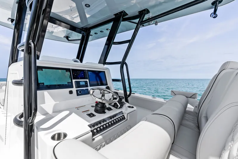  Yacht Photos Pics 2025 INVINCIBLE 33 CAT - Image 28