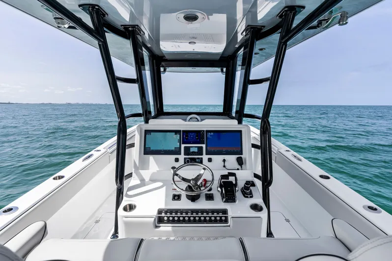  Yacht Photos Pics 2025 INVINCIBLE 33 CAT - Image 26