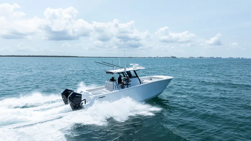  Yacht Photos Pics 2025 INVINCIBLE 33 CAT - Image 9