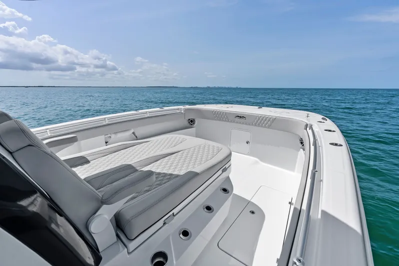  Yacht Photos Pics 2025 INVINCIBLE 33 CAT - Image 16