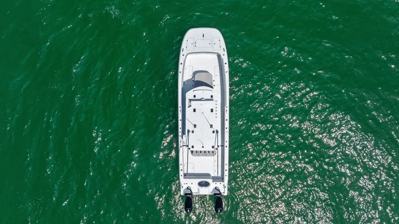  Yacht Photos Pics 2025 INVINCIBLE 33 CAT - Image 5