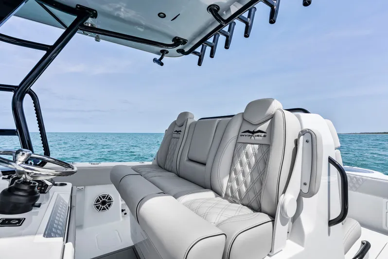  Yacht Photos Pics 2025 INVINCIBLE 33 CAT - Image 32