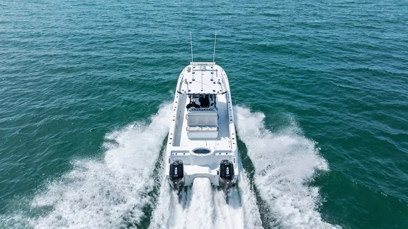  Yacht Photos Pics 2025 INVINCIBLE 33 CAT - Image 14