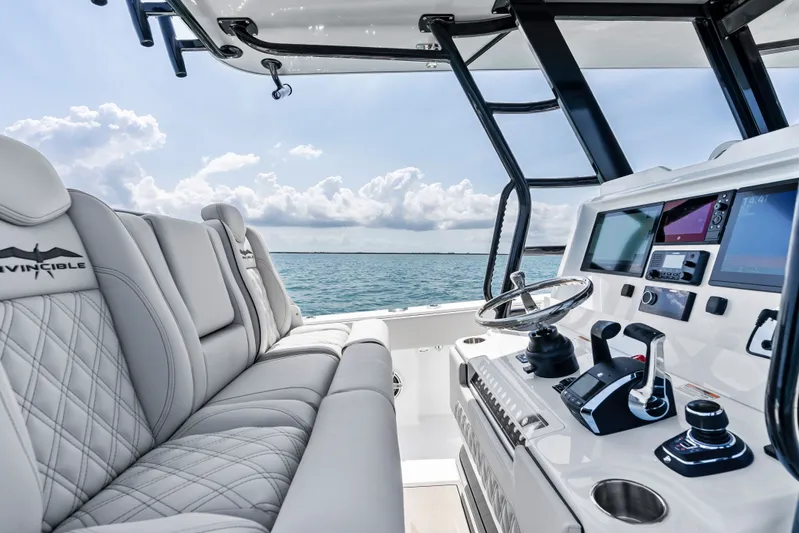  Yacht Photos Pics 2025 INVINCIBLE 33 CAT - Image 30
