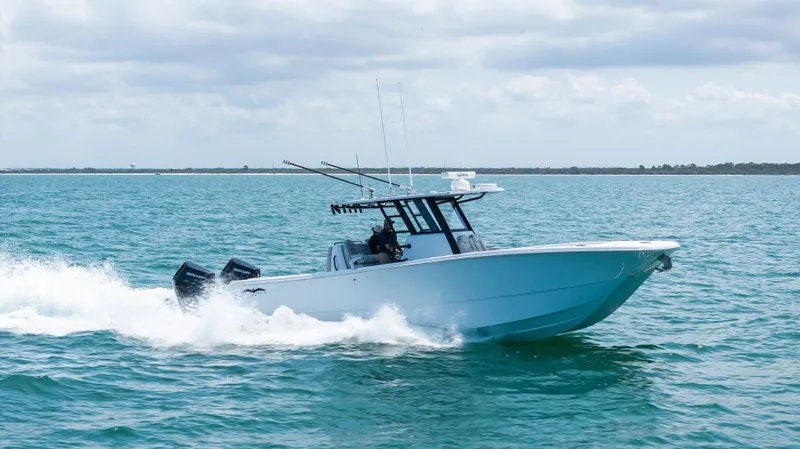  Yacht Photos Pics 2025 INVINCIBLE 33 CAT - Image 13