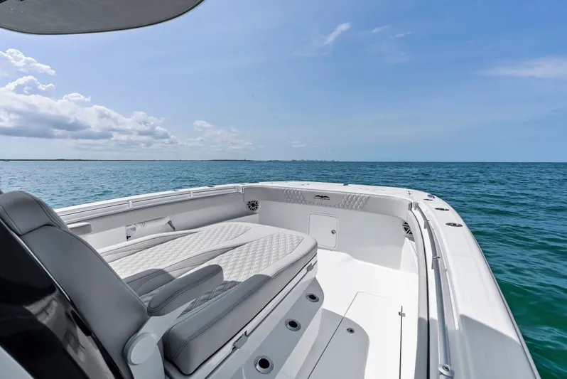  Yacht Photos Pics 2025 INVINCIBLE 33 CAT - Image 15