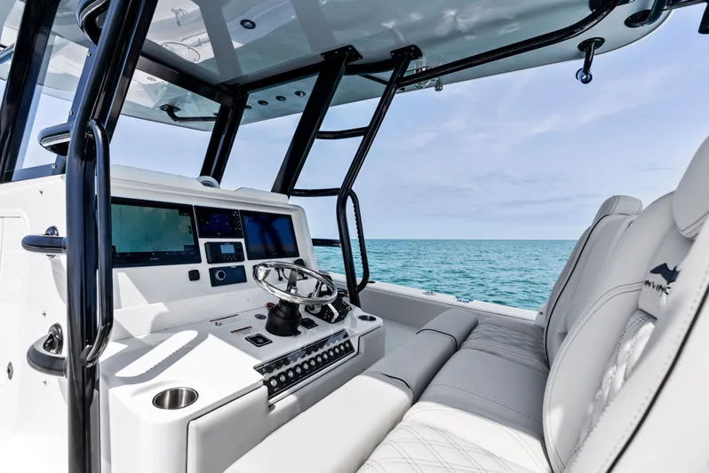  Yacht Photos Pics 2025 INVINCIBLE 33 CAT - Image 31