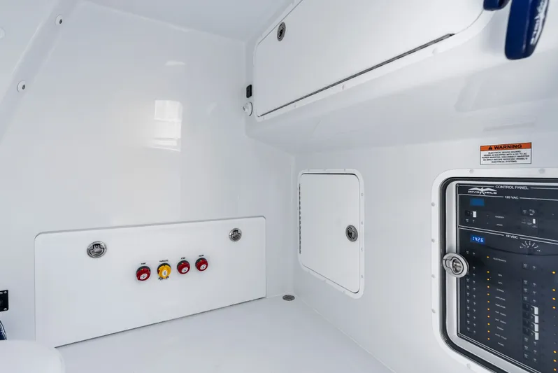  Yacht Photos Pics 2025 INVINCIBLE 33 CAT - Image 37