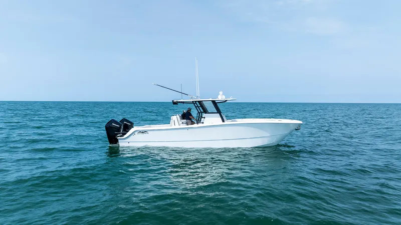  Yacht Photos Pics 2025 INVINCIBLE 33 CAT - Image 2