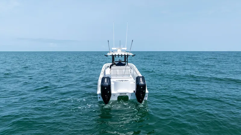  Yacht Photos Pics 2025 INVINCIBLE 33 CAT - Image 6