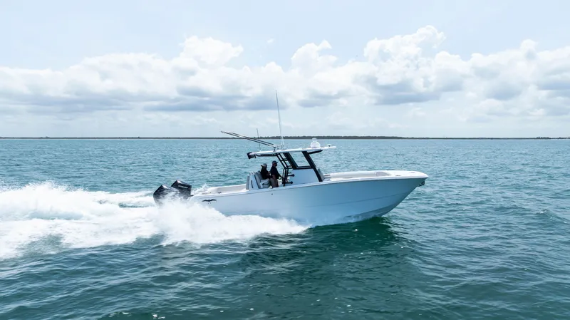  Yacht Photos Pics 2025 INVINCIBLE 33 CAT - Image 11