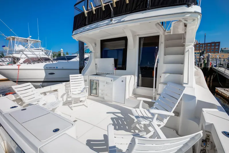  Yacht Photos Pics 2006 Silverton 50 Convertible yacht with spacious deck and seating area.