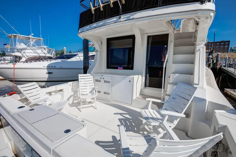  Yacht Photos Pics 2006 Silverton 50 Convertible yacht with spacious deck and white seating.