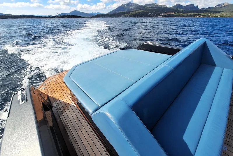 African Yacht Photos Pics 2017 Maori 50 T-Top yacht with blue seating, cruising on open water.