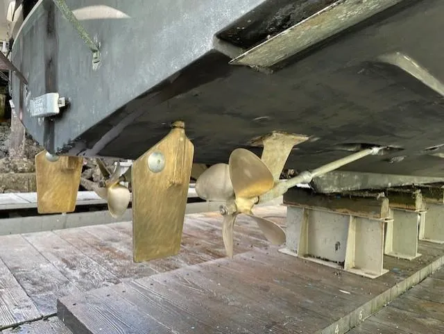 Island Dreamer Yacht Photos Pics 