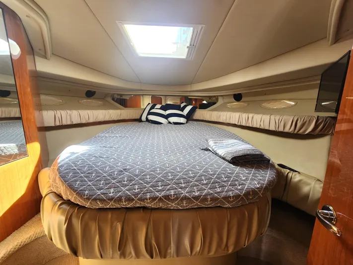 Out Last Night Yacht Photos Pics Master Stateroom