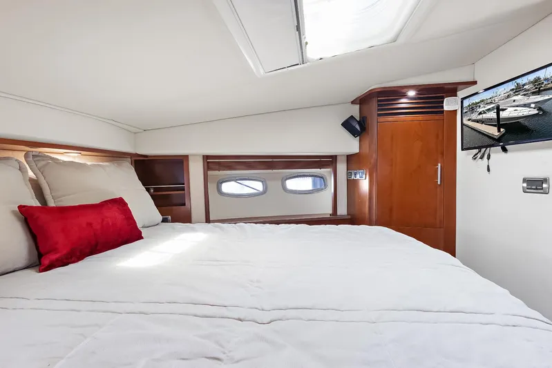  Yacht Photos Pics Luxurious 2006 Sea Ray 60 Sundancer yacht bedroom with elegant wood accents and modern amenities.