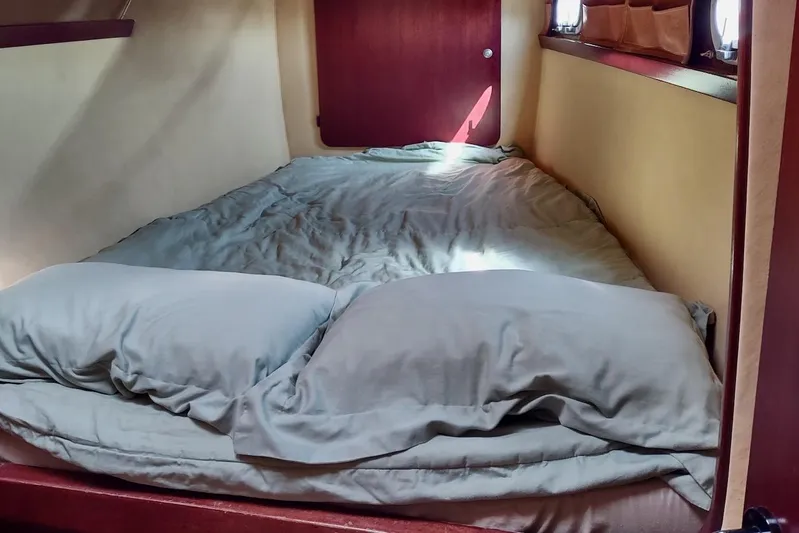 Nyango Yacht Photos Pics Cozy cabin bed inside a 1996 Fountaine Pajot Venezia 42 catamaran.