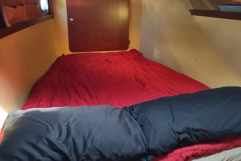 Nyango Yacht Photos Pics Cozy cabin interior of 1996 Fountaine Pajot Venezia 42 with red bedding.