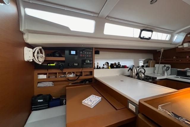 2023 Jeanneau 43 