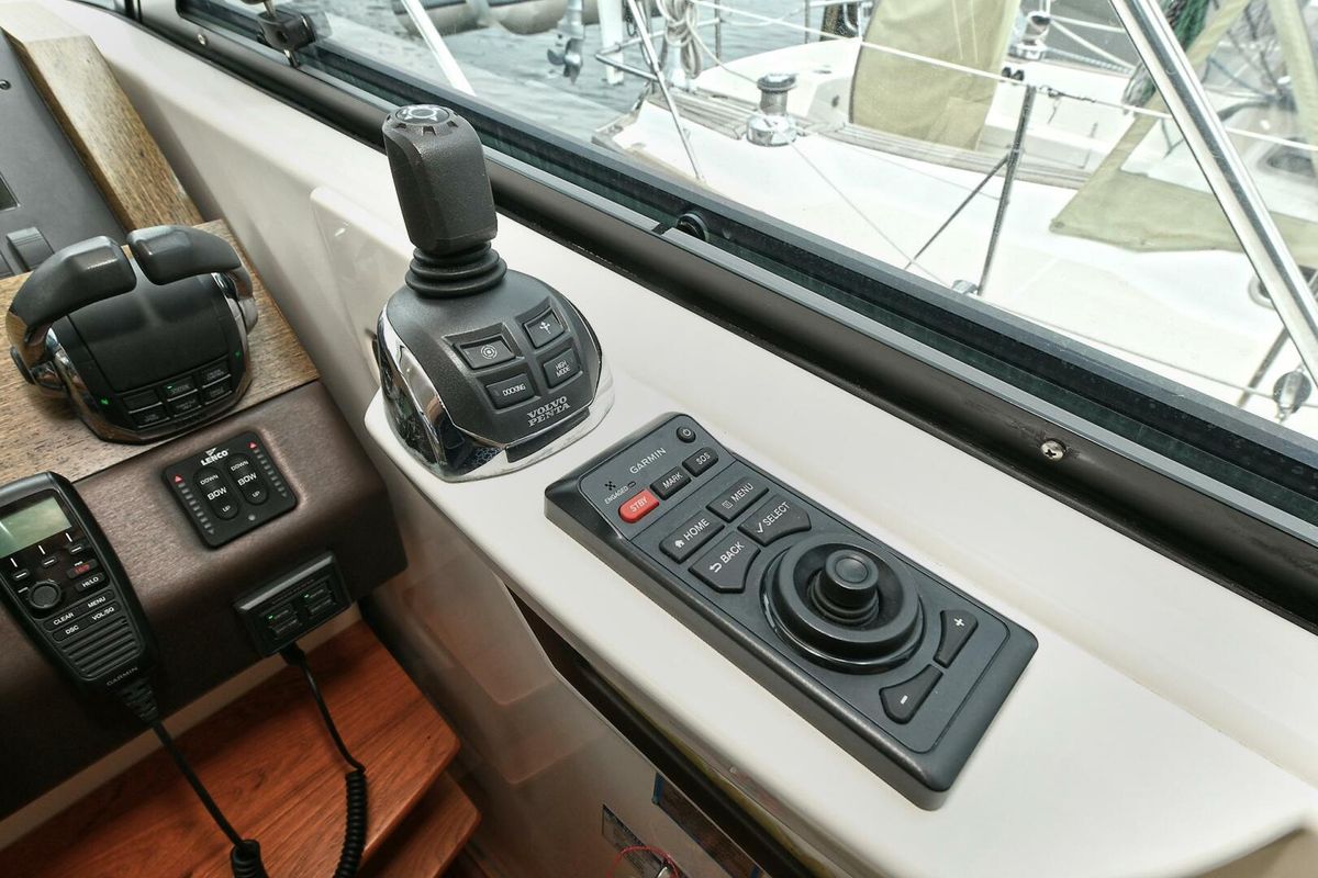 2015 Tiara Yachts 44 