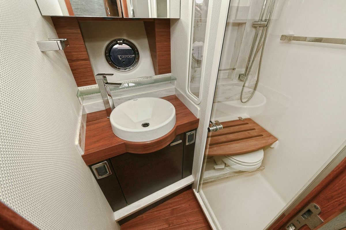 2015 Tiara Yachts 44 