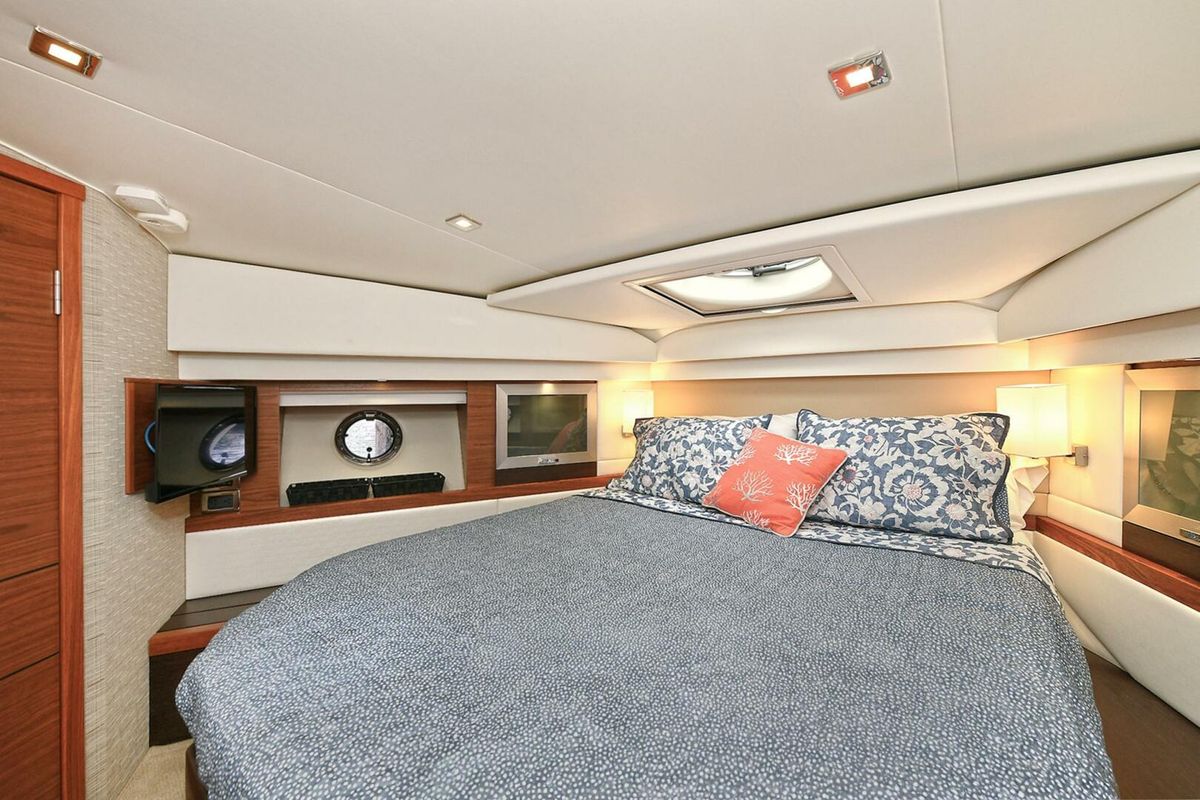 2015 Tiara Yachts 44 