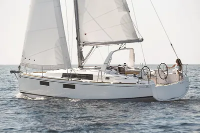 2019 Beneteau Oceanis 35.1