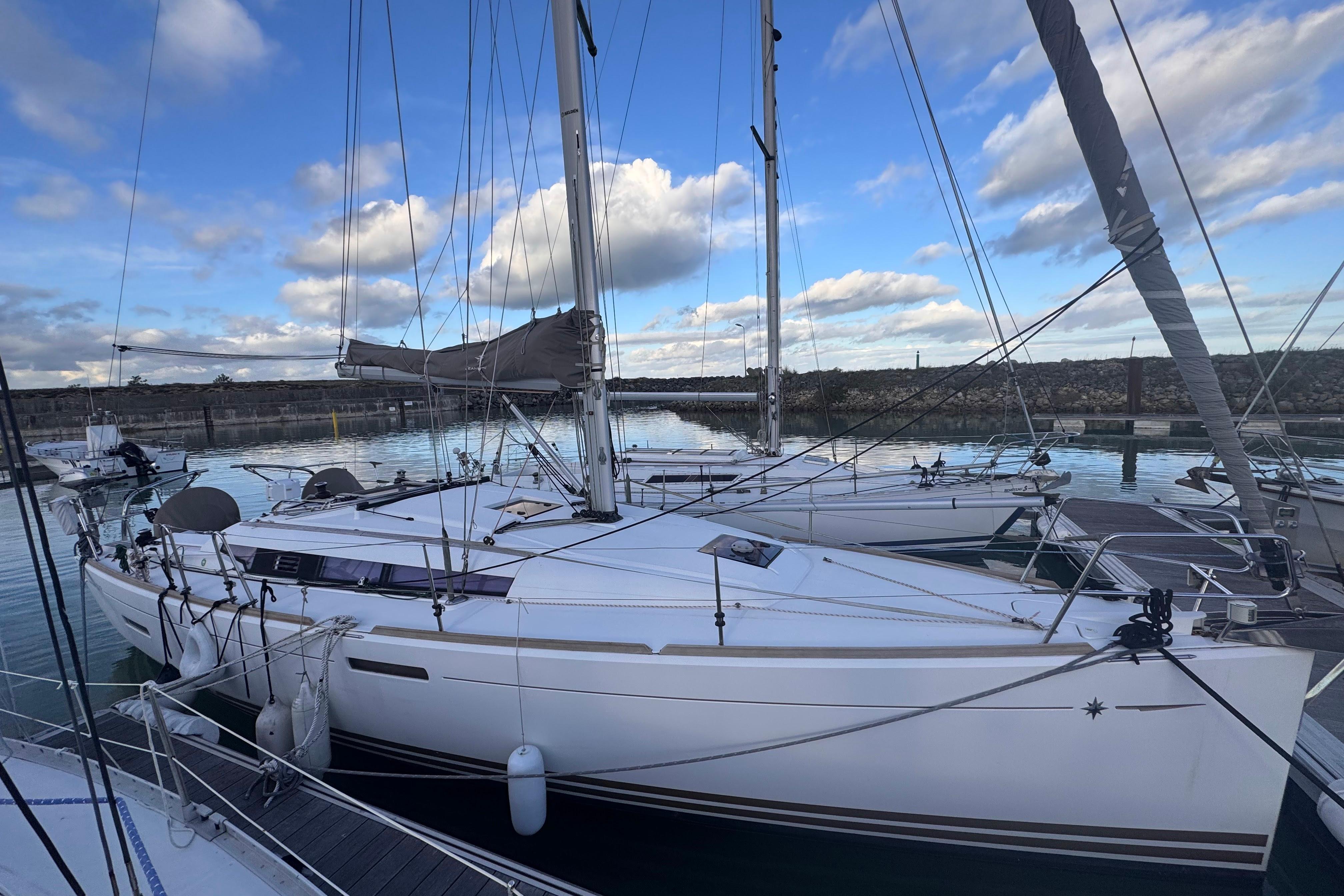 2013 Jeanneau Sun Odyssey 379