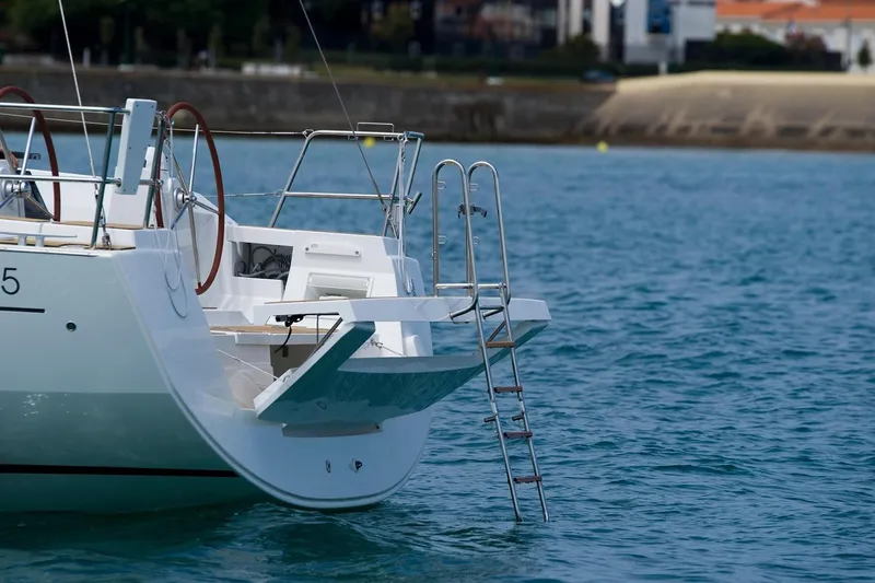 V-1 Yacht Photos Pics Manufacturer Provided Image