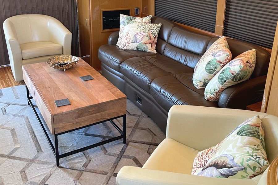 2008 Marquis 65
