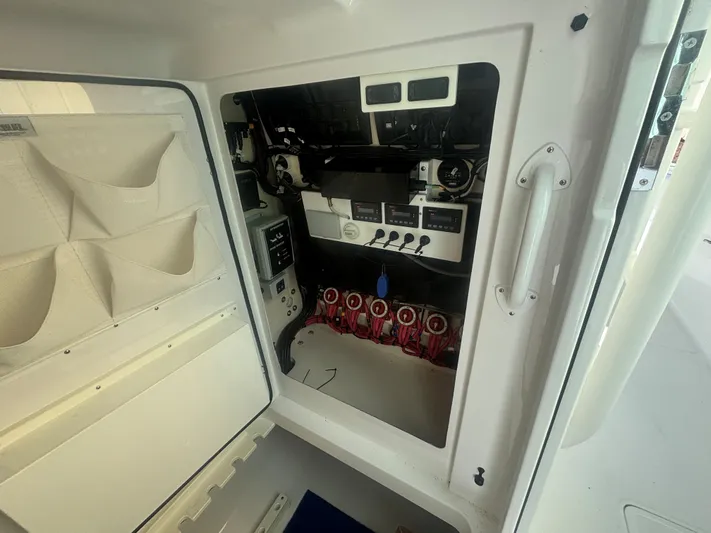  Yacht Photos Pics 2021 BAHAMA 41 - Image 19