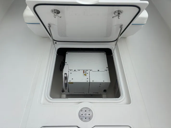  Yacht Photos Pics 2021 BAHAMA 41 - Image 98