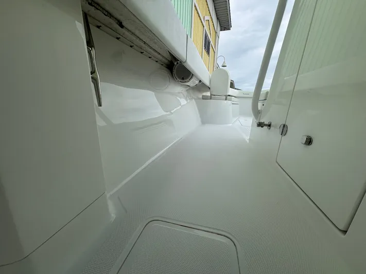  Yacht Photos Pics 2021 BAHAMA 41 - Image 72