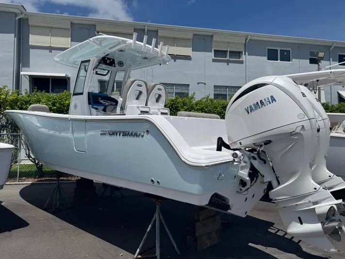  Yacht Photos Pics 2025 SPORTSMAN 262 OPEN - Image 1