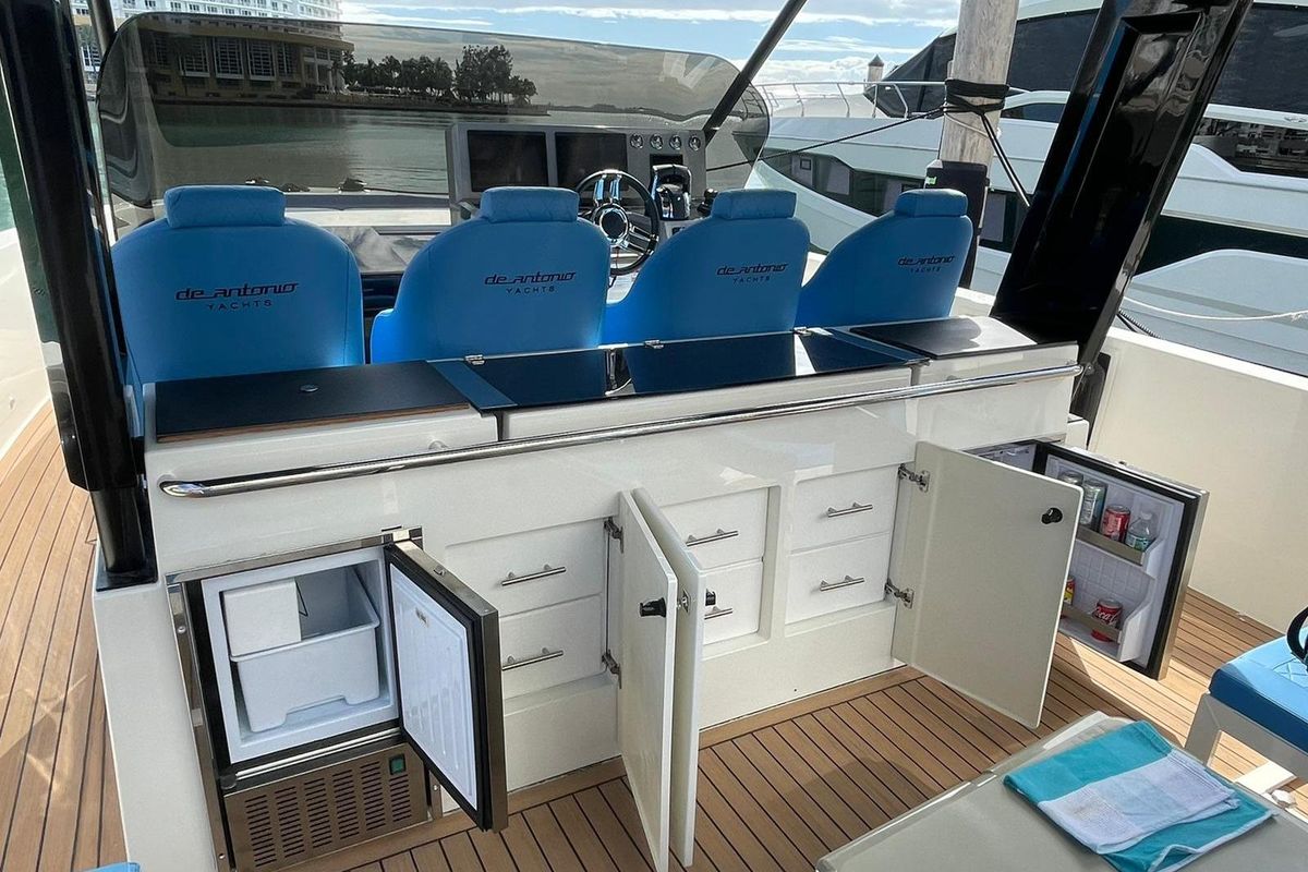 2021 De Antonio Yachts 42 