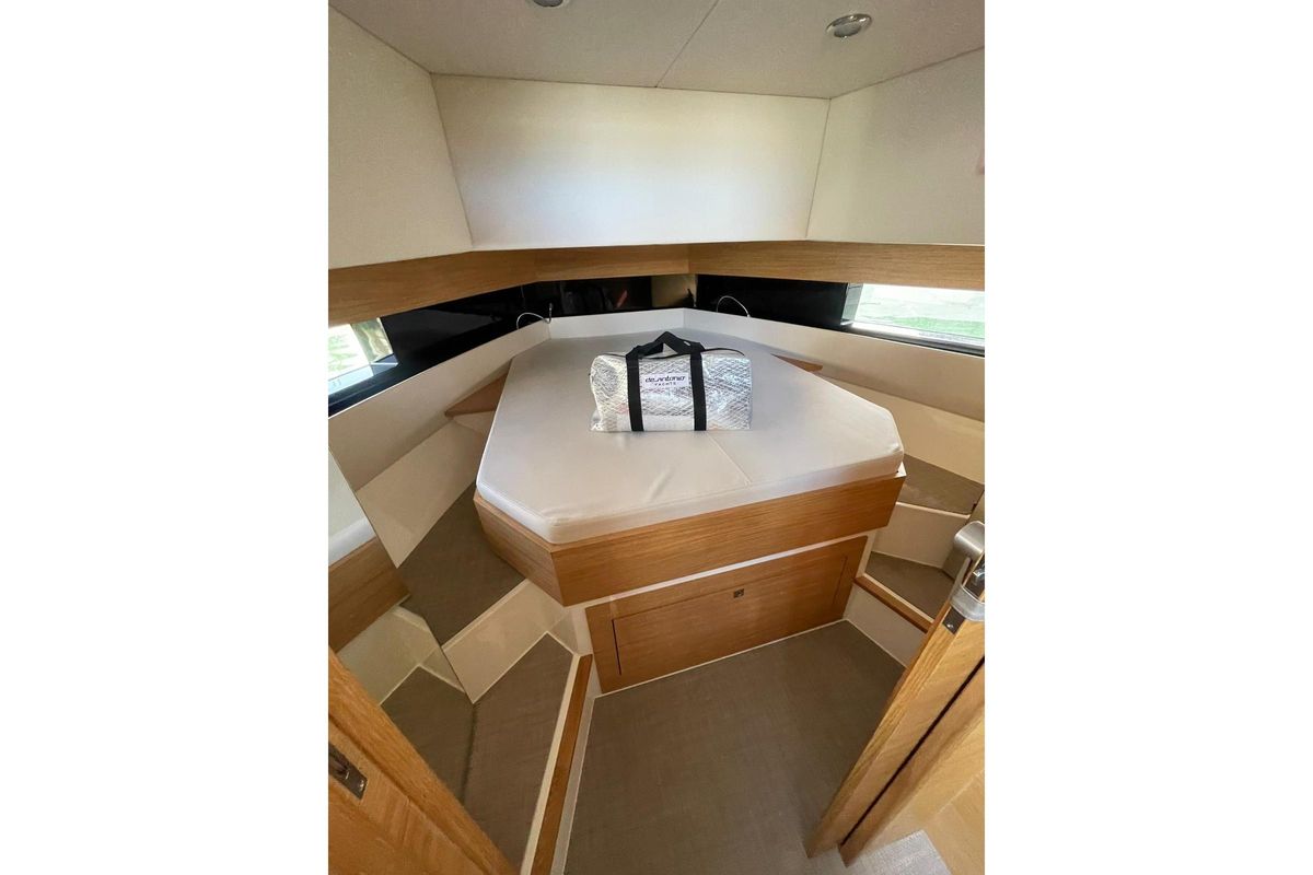 2021 De Antonio Yachts 42 